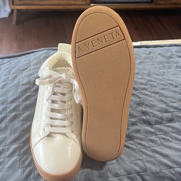 Bottega Veneta Off White “The Quilt” Low Sneakers - Picture 5 of 10